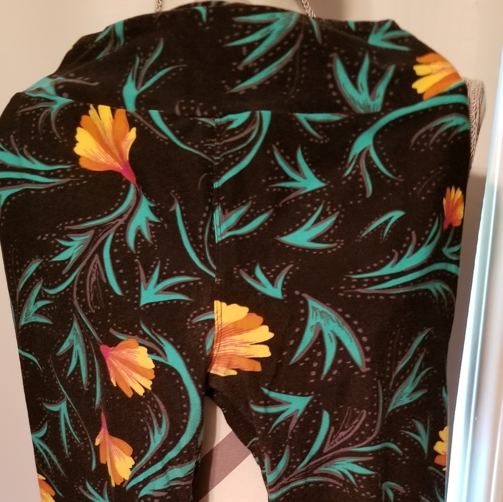 NWT LULAROE OS LEGGINGS